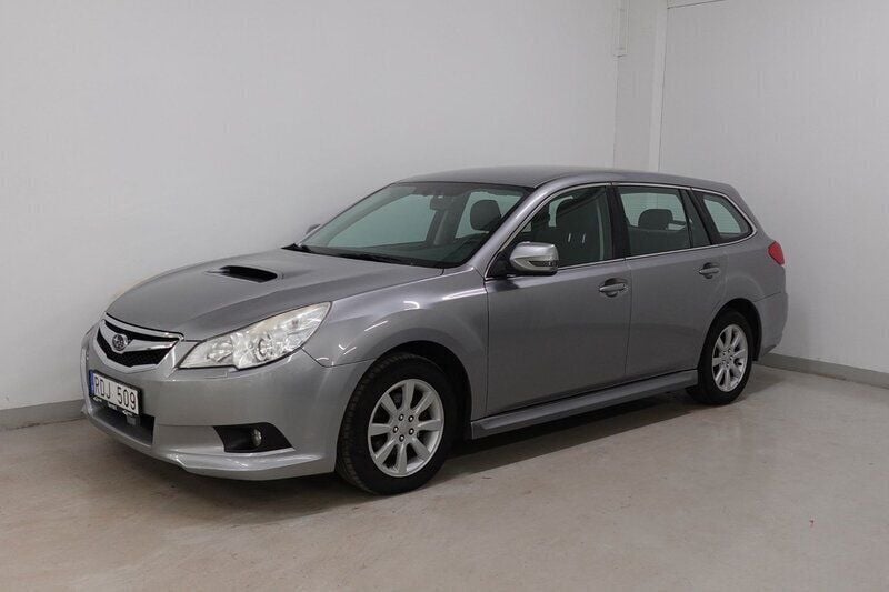 Silver Begagnad 2011 Subaru Legacy Kombi | 69 900 kr (Marknadspris) - Bild 1/4