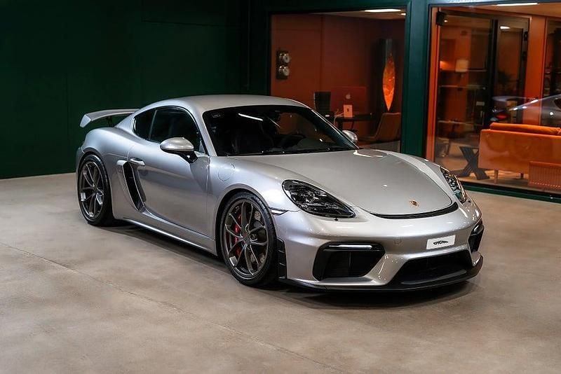 Begagnad Porsche 718 Cayman GT4 420 HK (308 kW) 2020 Silver Sportkupé