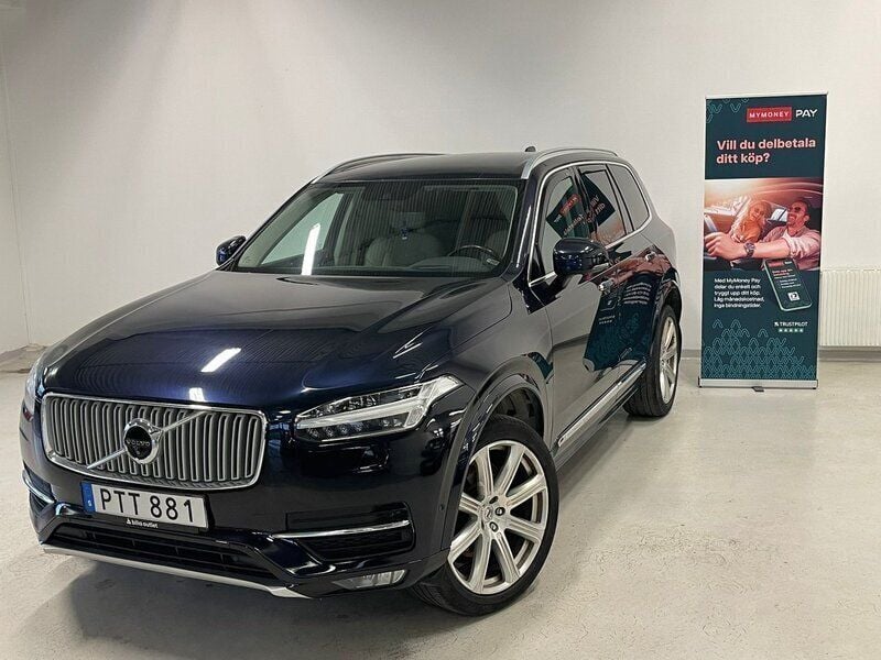 Mörkblå (blå) Begagnad 2017 Volvo XC90 Inscription SUV | 259 000 kr (Marknadspris) - Bild 1/4