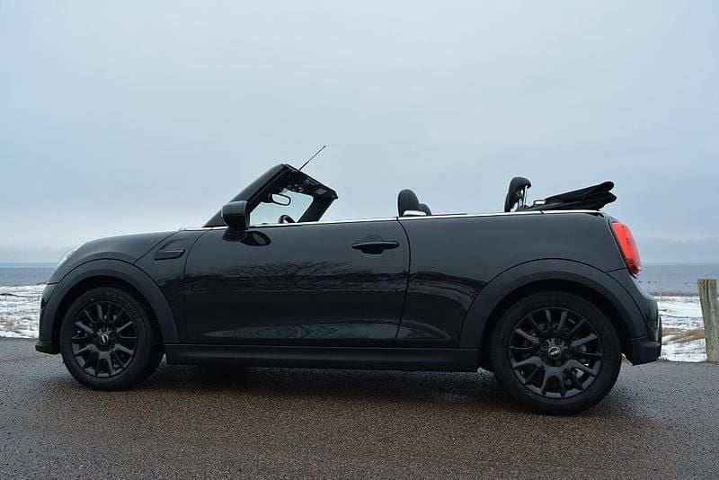 Begagnad Mini Cooper Cabriolet 136 HK (100 kW) 2023 Svart Cab