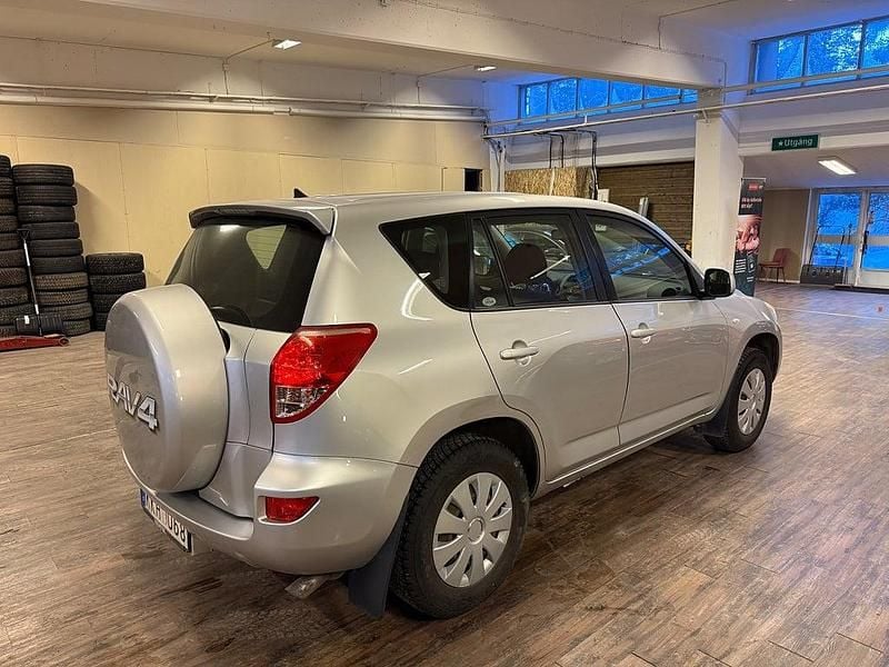 Begagnad Toyota RAV4 152 HK (111 kW) 2006 Silver SUV