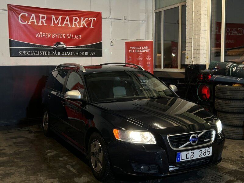 Svart Begagnad 2010 Volvo V50 R-Design Kombi | 44 900 kr (Marknadspris) - Bild 1/4