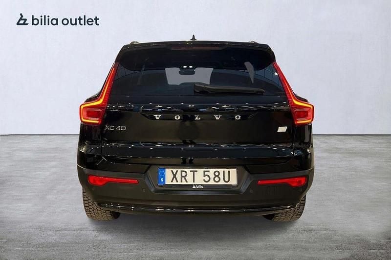 Begagnad Volvo XC40 Core 169 kW (231 HK) 2023 Svart SUV