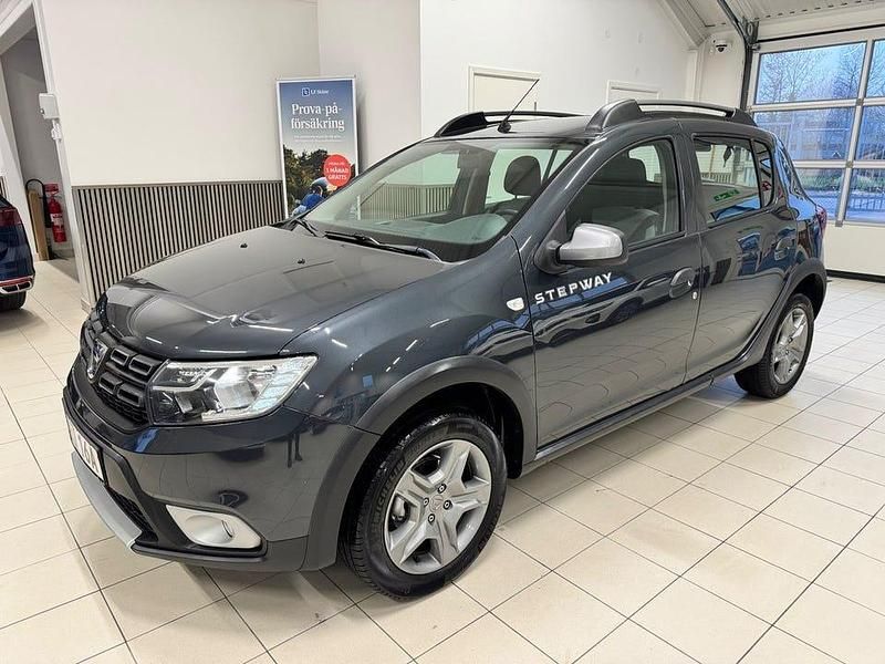 Gråmetallick Begagnad 2019 Dacia Sandero Stepway Kombi | 79 900 kr (Marknadspris) - Bild 1/4
