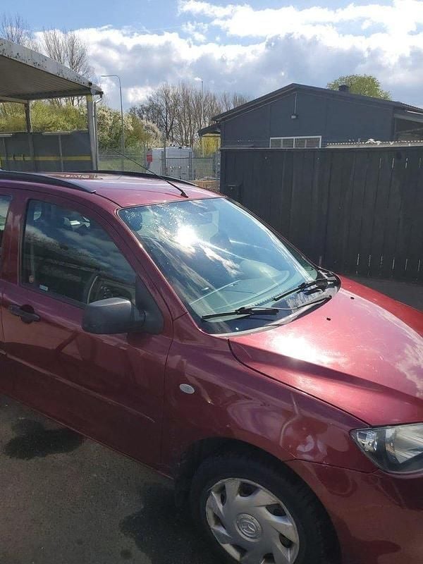 Röd Begagnad 2003 Mazda 2 Halvkombi | 30 000 kr - Bild 1/1