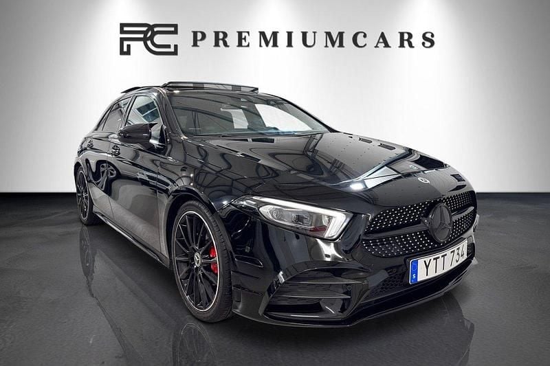 Svart Begagnad 2019 Mercedes A180 AMG Halvkombi | 249 900 kr (Marknadspris) - Bild 1/4