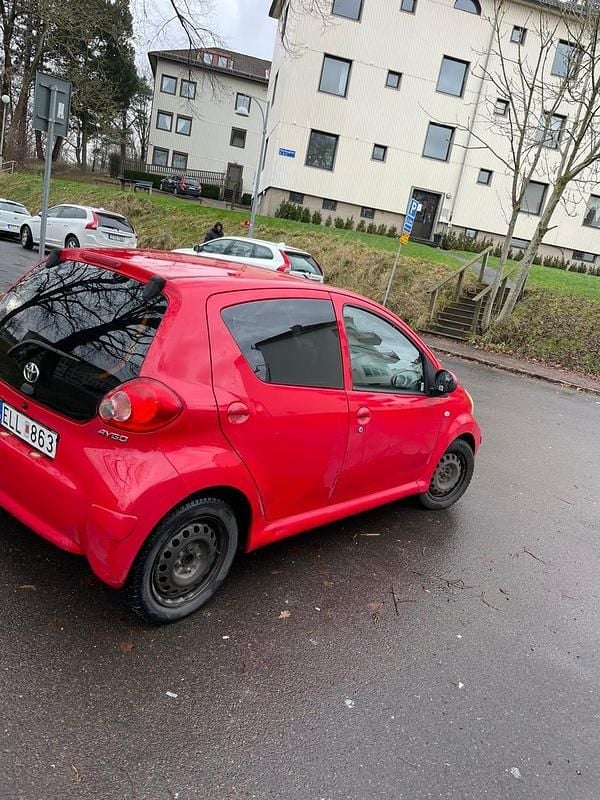 Begagnad 2007 Toyota Aygo Halvkombi | 15 000 kr (Marknadspris) - Bild 1/4