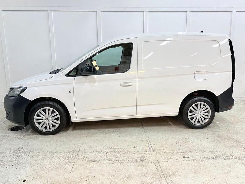 Vit Begagnad 2022 VW Caddy Minibuss | 169 900 kr (Bra pris) - Bild 1/4