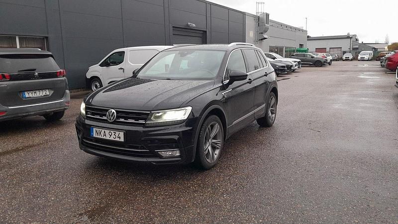 Svart Begagnad 2017 VW Tiguan GT SUV | 179 900 kr (Marknadspris) - Bild 1/4
