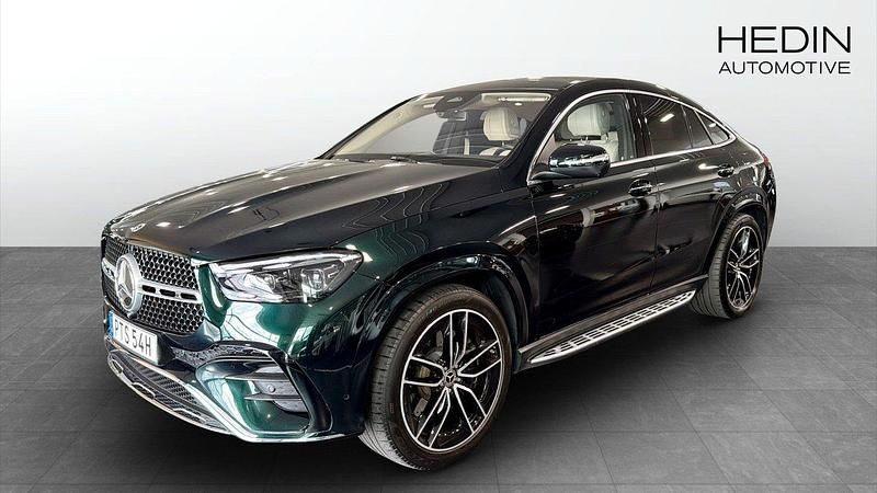 Grön (green) Begagnad 2024 Mercedes GLE350 AMG Sportkupé | 929 900 kr (Bra pris) - Bild 1/4