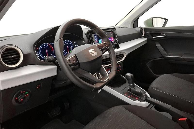 Begagnad Seat Arona Style 116 HK (85 kW) 2024 Silver SUV