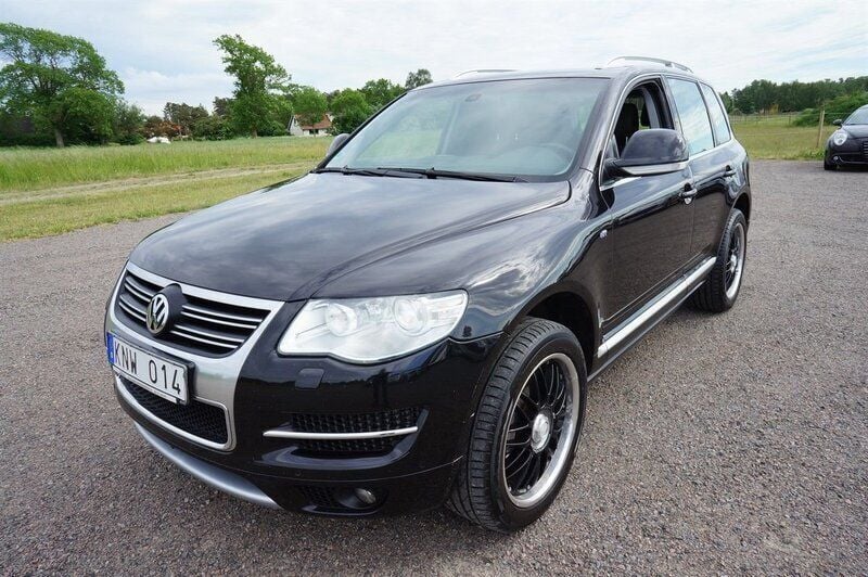 Svart Begagnad 2010 VW Touareg R-line SUV | 104 900 kr - Bild 1/4