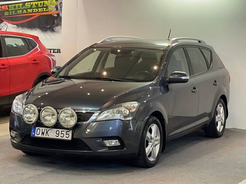 Grå Begagnad 2010 Kia Ceed Sportswagon Kombi | 74 900 kr (Marknadspris) - Bild 1/4
