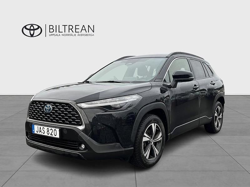 Svart Begagnad 2023 Toyota Corolla Cross Style SUV | 389 000 kr (Marknadspris) - Bild 1/4