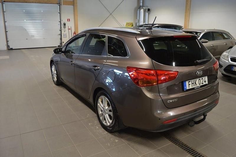 Begagnad Kia Ceed Sportswagon Comfort 128 HK (94 kW) 2014 Grå Kombi