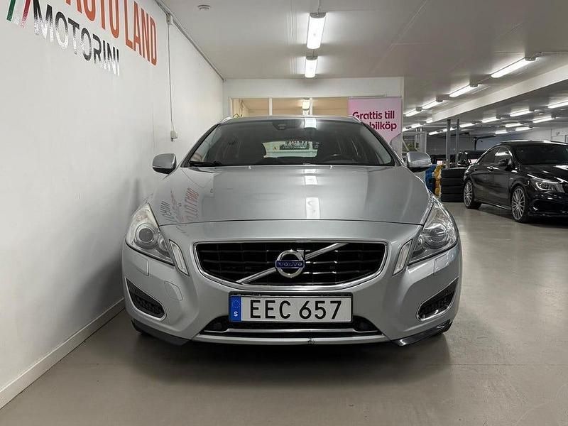 Begagnad Volvo V60 Summum 283 HK (208 kW) 2013 Silver Kombi