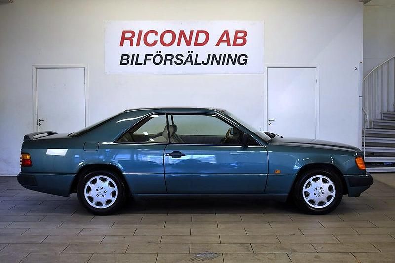 Begagnad Mercedes 230 132 HK (97 kW) 1989 Blå Sportkupé