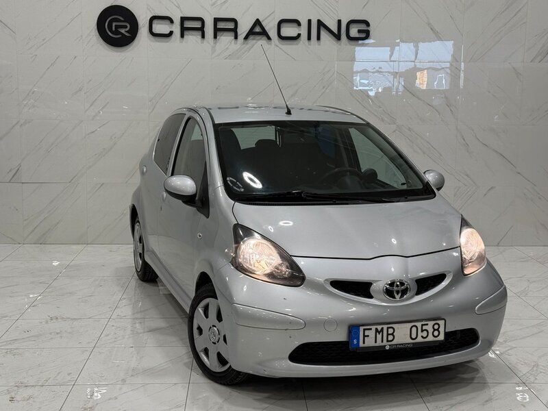 Silver Begagnad 2007 Toyota Aygo Halvkombi | 34 900 kr (Dyr) - Bild 1/4