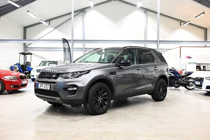 Grå Begagnad 2017 Land Rover Discovery Sport SUV | 229 900 kr (Dyr) - Bild 1/4