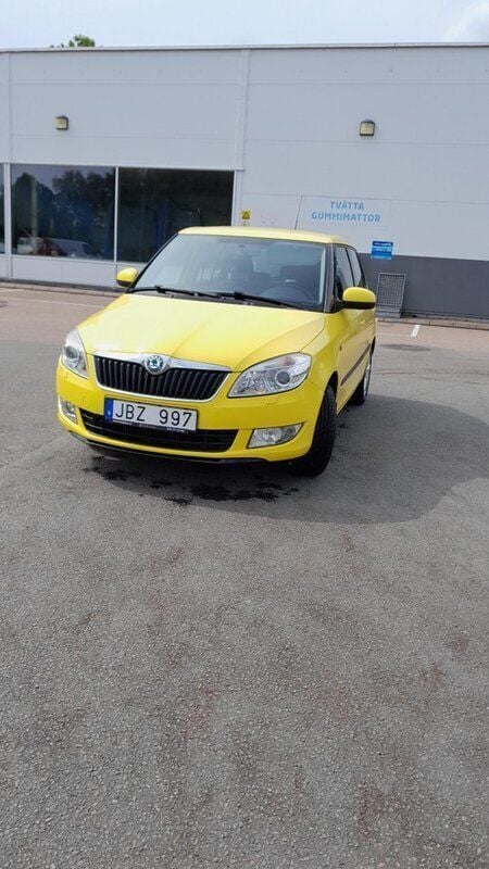 Gul Begagnad 2011 Skoda Fabia Elegance Halvkombi | 25 000 kr (Superpris) - Bild 1/3