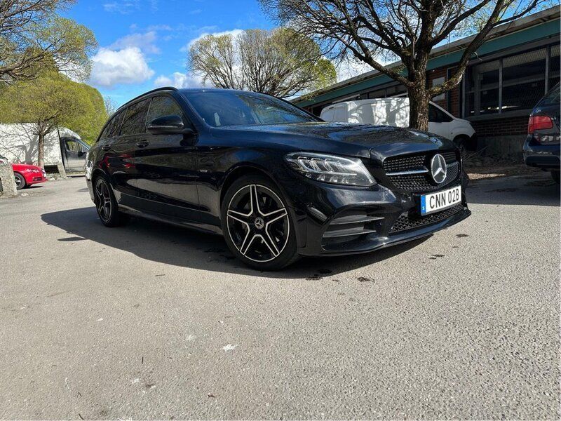 Svart Begagnad 2021 Mercedes C220 AMG line Kombi | 275 000 kr (Marknadspris) - Bild 1/4