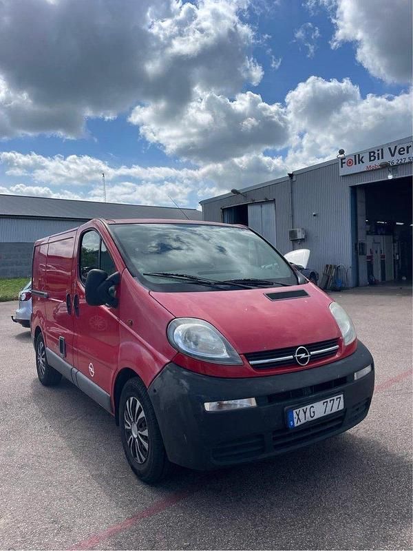 Röd Begagnad 2006 Opel Vivaro Van | 37 000 kr - Bild 1/4