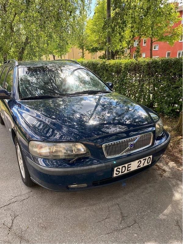 Blå Begagnad 2001 Volvo V70 Business Edition Kombi | 33 000 kr (Marknadspris) - Bild 1/2