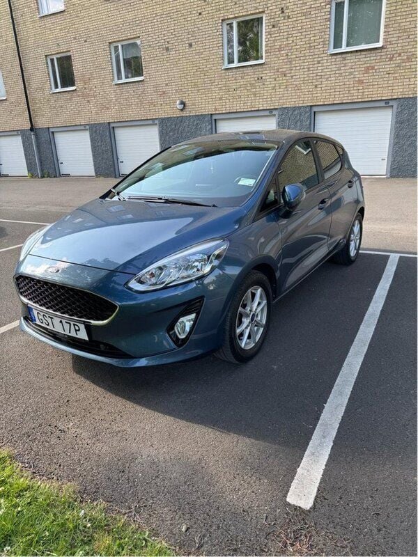 Blå Begagnad 2019 Ford Fiesta Trend Halvkombi | 135 000 kr (Marknadspris) - Bild 1/4
