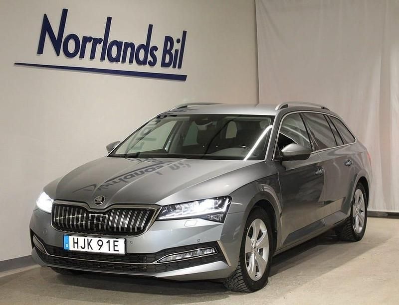 Business grey metallic Begagnad 2021 Skoda Superb Style Kombi | 229 900 kr (Marknadspris) - Bild 1/4