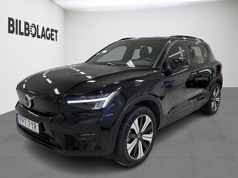 Svart Begagnad 2022 Volvo XC40 Core SUV | 319 800 kr - Bild 1/4