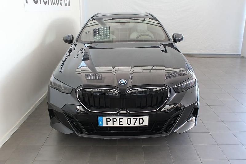 Begagnad BMW 530e Shadowline 2026 Grå Kombi