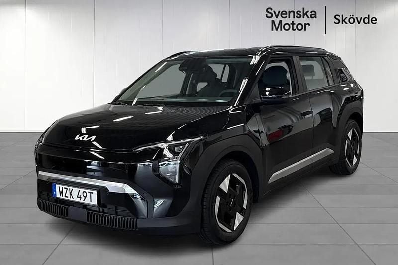 Svart Ny 2025 Kia EV3 4 SUV | 459 390 kr (Superpris) - Bild 1/4