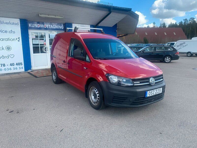Röd Begagnad 2016 VW Caddy Minibuss | 124 900 kr (Marknadspris) - Bild 1/4