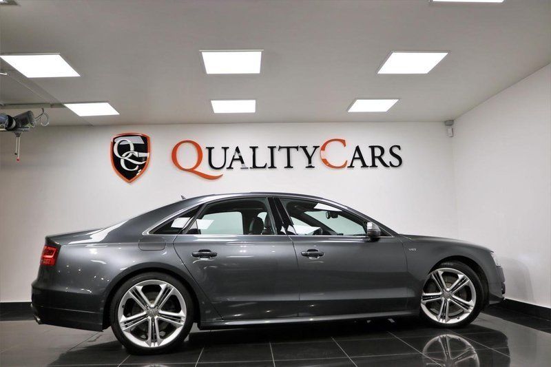 Begagnad Audi S8 520 HK (382 kW) 2012 Grå Sedan