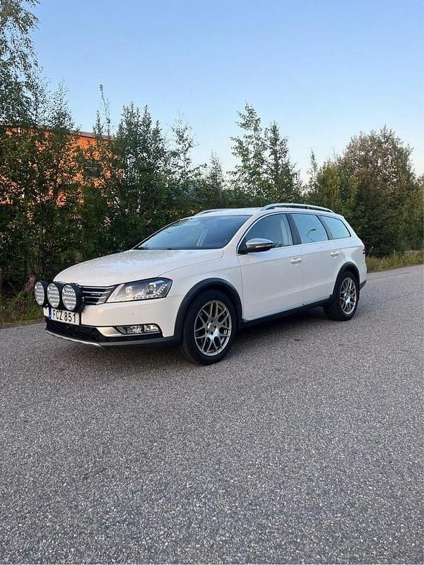 Vit Begagnad 2015 VW Passat Alltrack Kombi | 95 000 kr (Superpris) - Bild 1/4