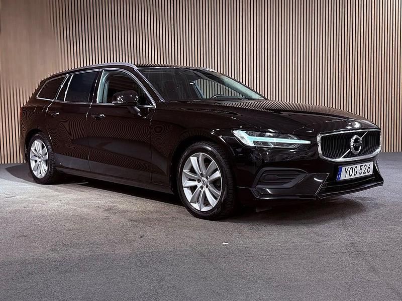 Begagnad Volvo V60 Momentum 190 HK (139 kW) 2018 Svart Kombi