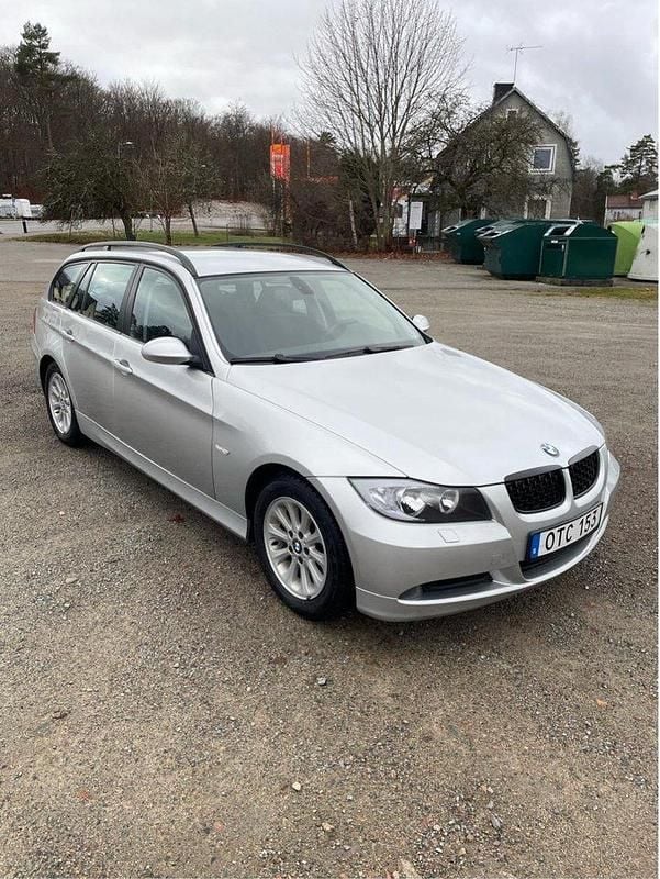 Grå Begagnad 2008 BMW 320 Advantage Kombi | 50 000 kr (Bra pris) - Bild 1/4