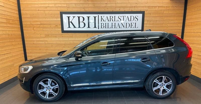 Grå Begagnad 2015 Volvo XC60 Summum SUV | 134 900 kr (Marknadspris) - Bild 1/4