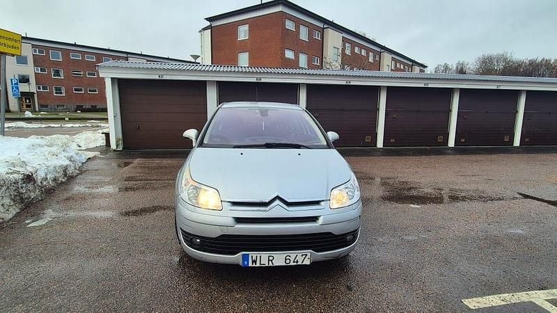 Begagnad 2005 Citroën C4 Halvkombi | 12 000 kr (Marknadspris) - Bild 1/4