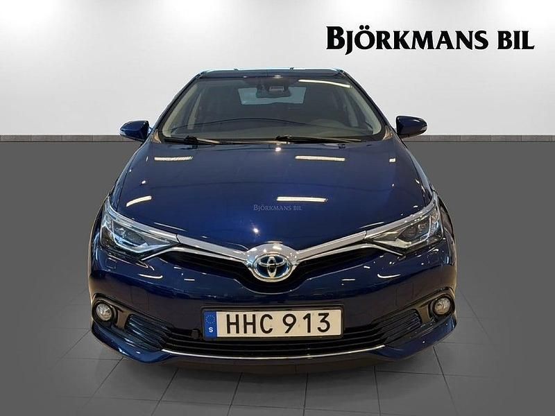 Begagnad Toyota Auris Hybrid Active 99 HK (72 kW) 2016 Mblå Halvkombi