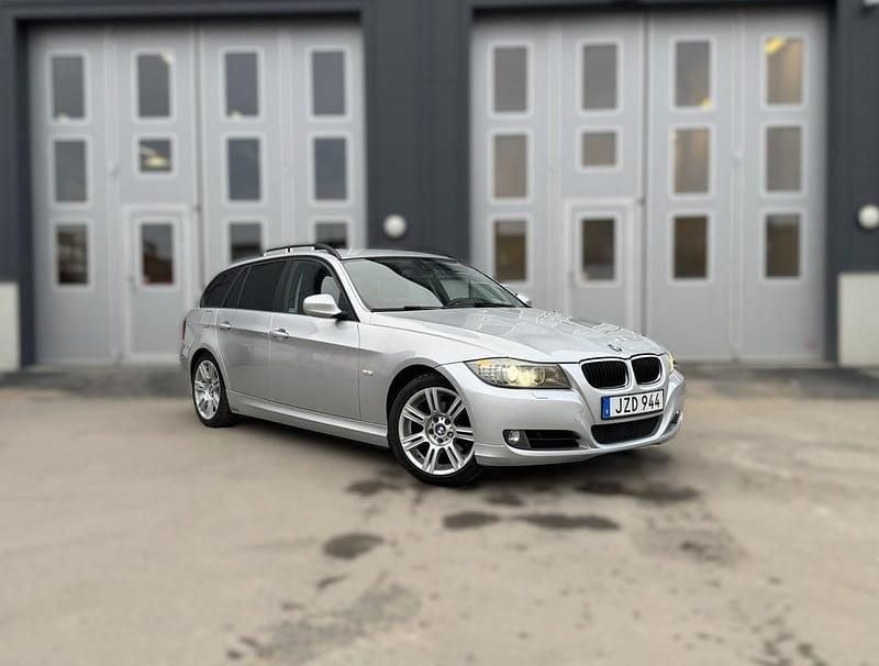 Begagnad BMW 320 Comfort Edition 177 HK (130 kW) 2010 Grå Kombi