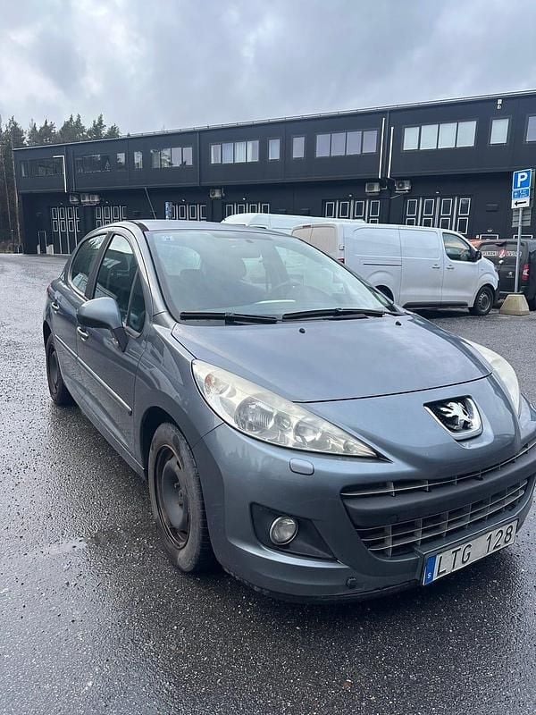 Begagnad 2011 Peugeot 207 Halvkombi | 15 000 kr (Marknadspris) - Bild 1/4