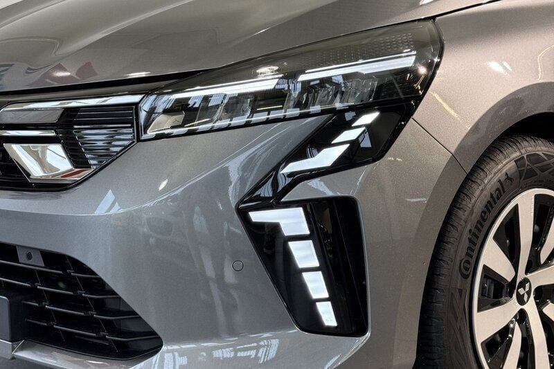 Begagnad Mitsubishi Colt Invite 90 HK (66 kW) 2024 Grå Halvkombi