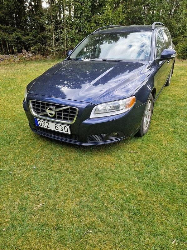 Blå Begagnad 2010 Volvo V70 Momentum Kombi | 60 000 kr (Superpris) - Bild 1/4