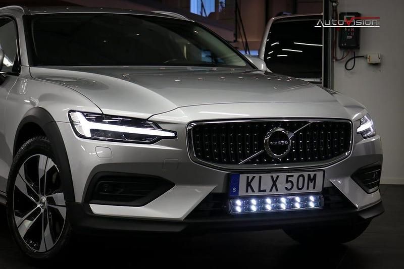 Begagnad Volvo V60 CC 190 HK (139 kW) 2019 Silver Kombi