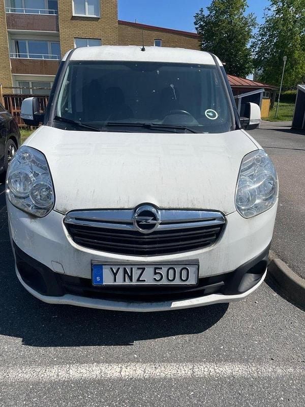 Vit Begagnad 2018 Opel Combo Minibuss | 110 000 kr (Marknadspris) - Bild 1/4