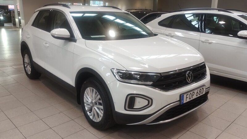 Vit (pure white) Begagnad 2022 VW T-Roc Life SUV | 259 900 kr (Marknadspris) - Bild 1/4