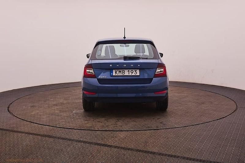 Begagnad Skoda Fabia Style 95 HK (69 kW) 2021 Blå Halvkombi