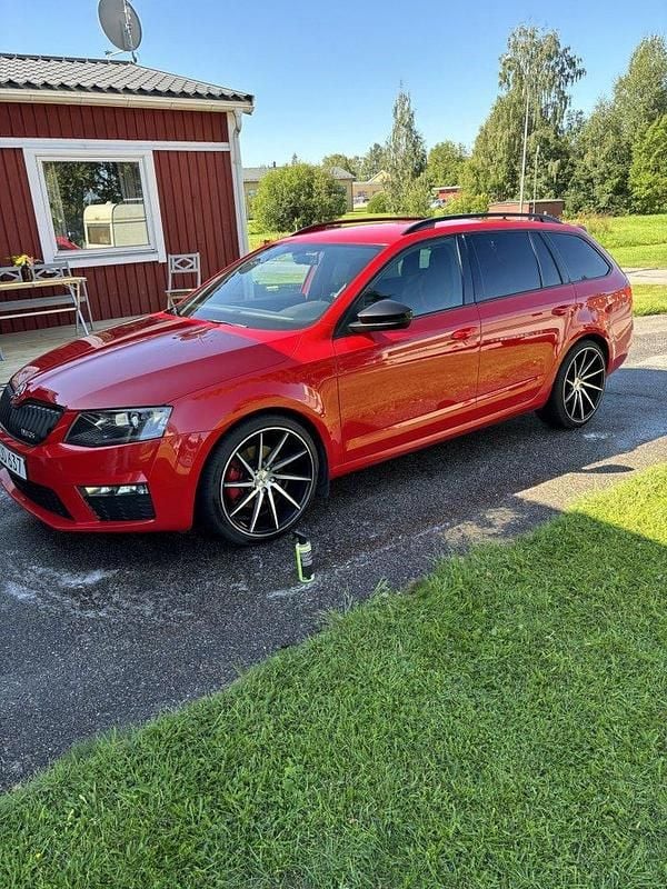 Begagnad 2017 Skoda Octavia RS Kombi | 179 000 kr (Dyr) - Bild 1/4