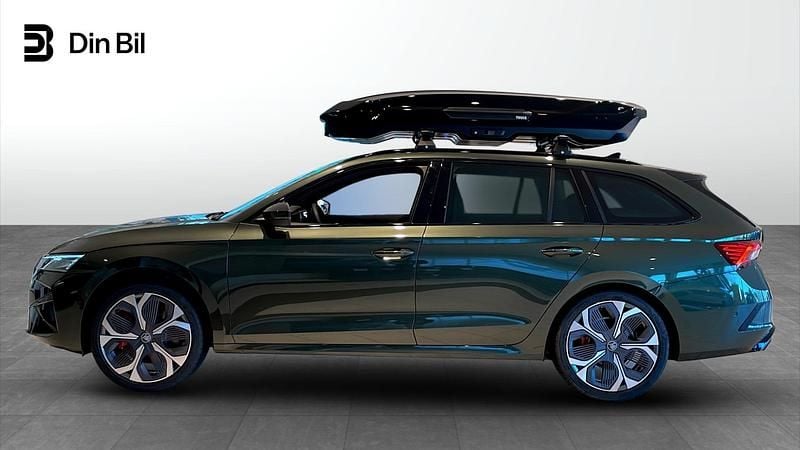 Ny Skoda Octavia RS 2026 Grön Kombi